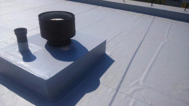 Na izolaci střechy používáme moderní materiály Fatrafol s dlouhou životností.