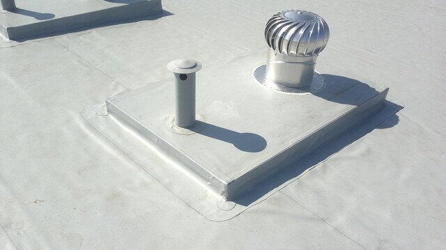 Na izolaci střechy používáme moderní materiály Fatrafol s dlouhou životností.