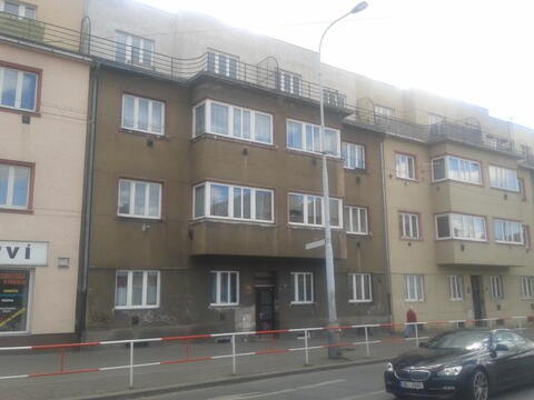 Uliční strana domu před zateplením